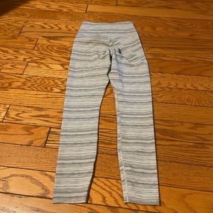 Lululemon  (space dye) Wunder under leggings. Size 4, 25”, high waist, classic